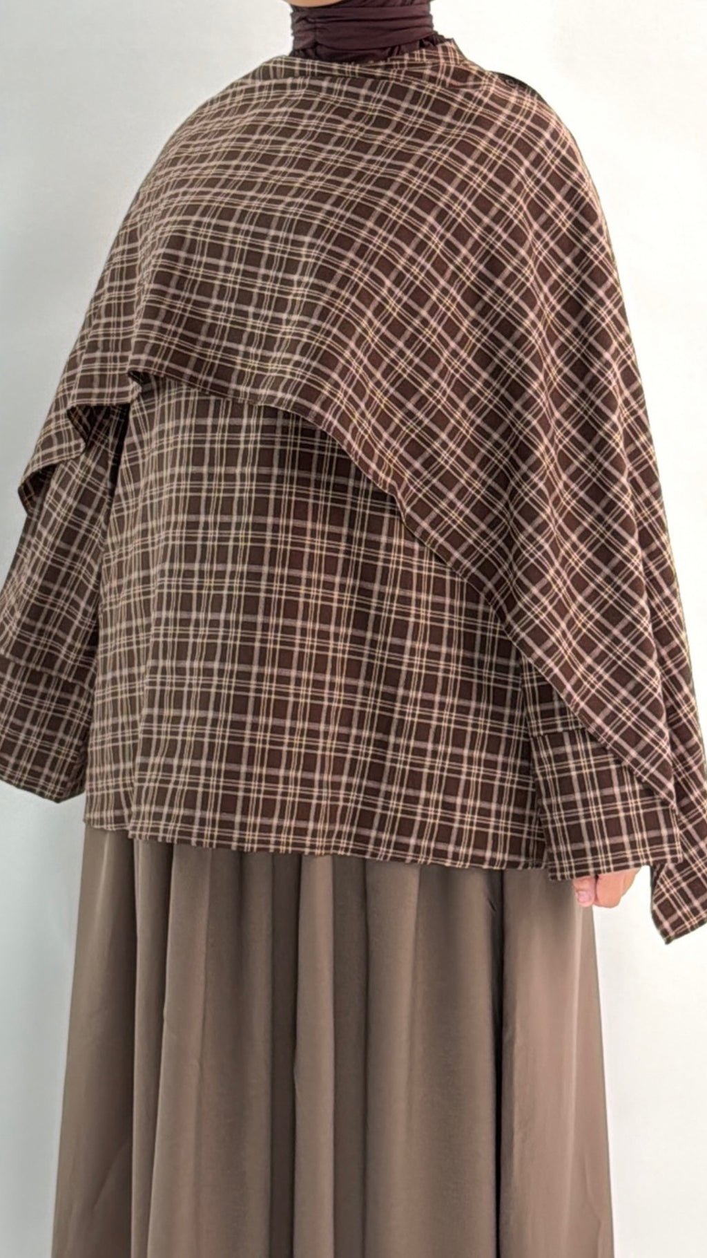 BLOUSE AVEC CAPE À CARREAUX