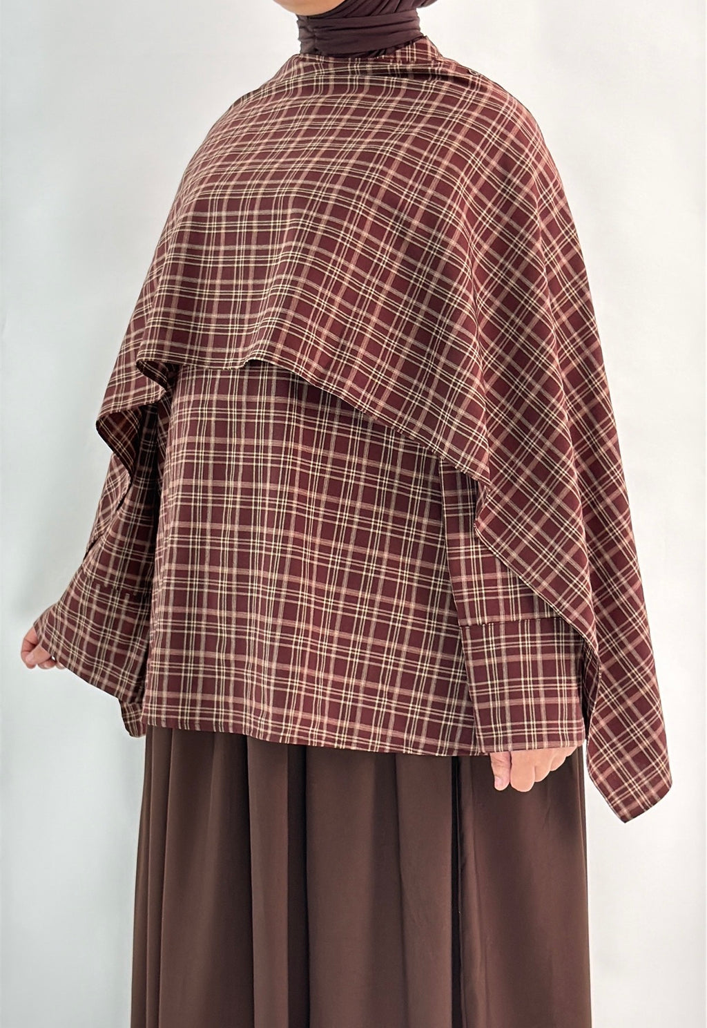 BLOUSE AVEC CAPE À CARREAUX